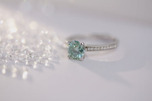 How to read colour grading of precious stone