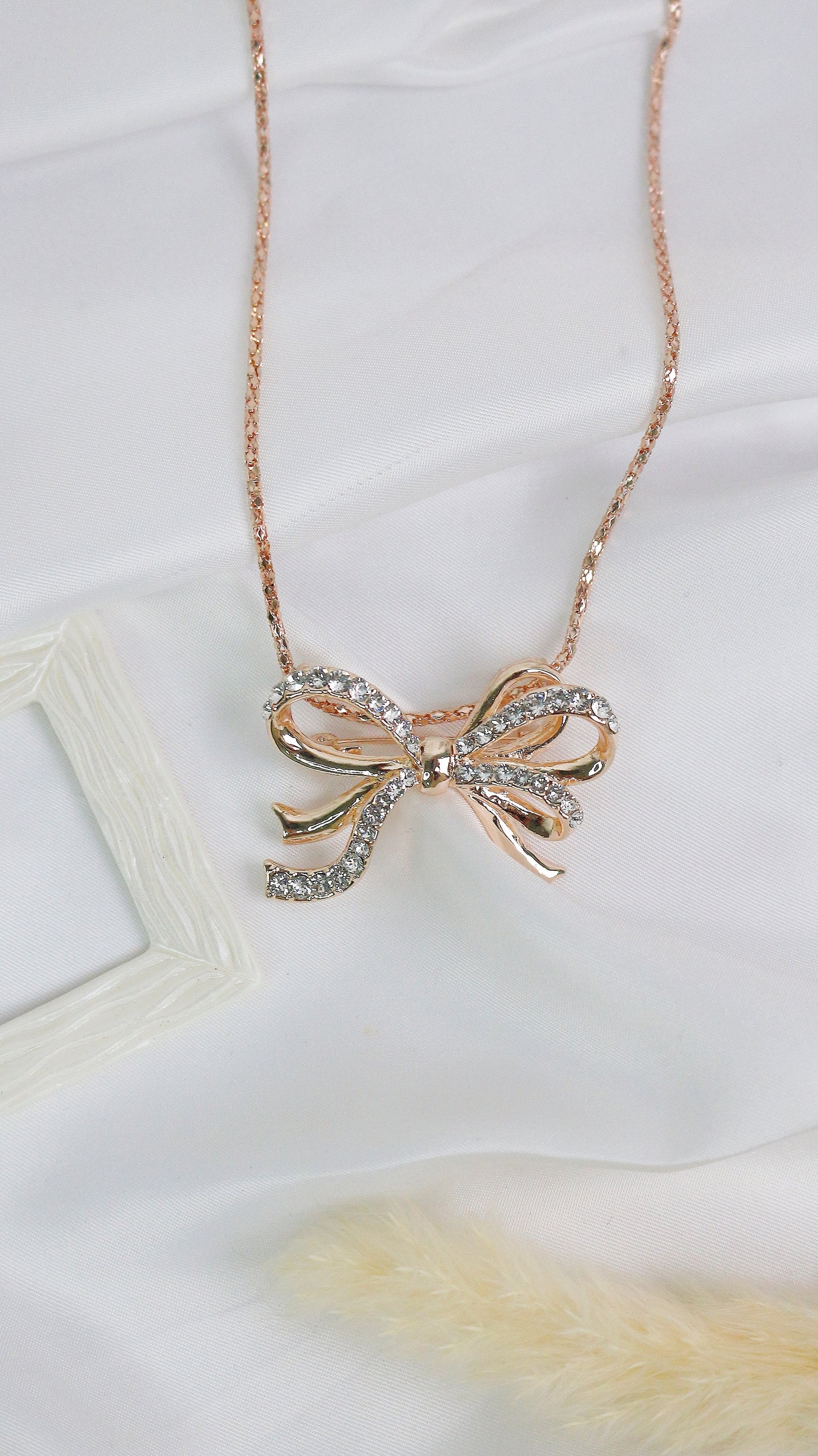 Ribbon Pendant cum Brooch