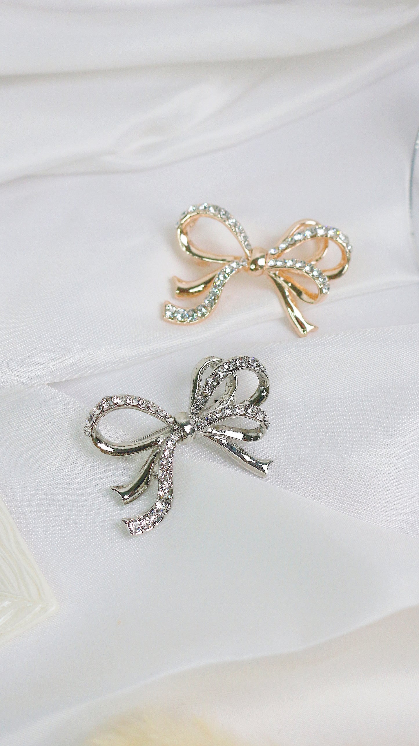 Ribbon Pendant cum Brooch