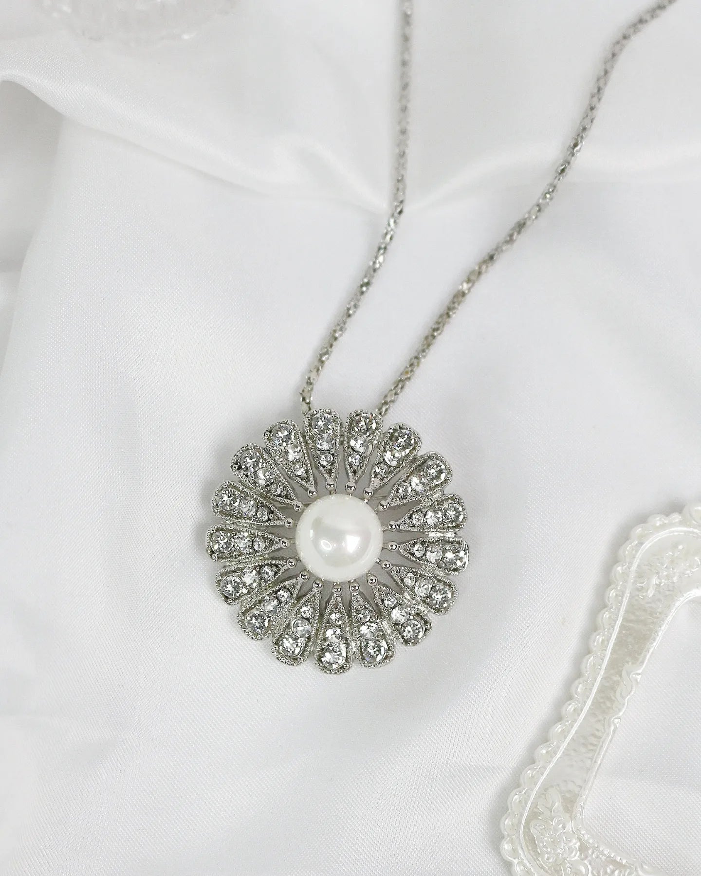 Jessamyn Pendant cum Brooch