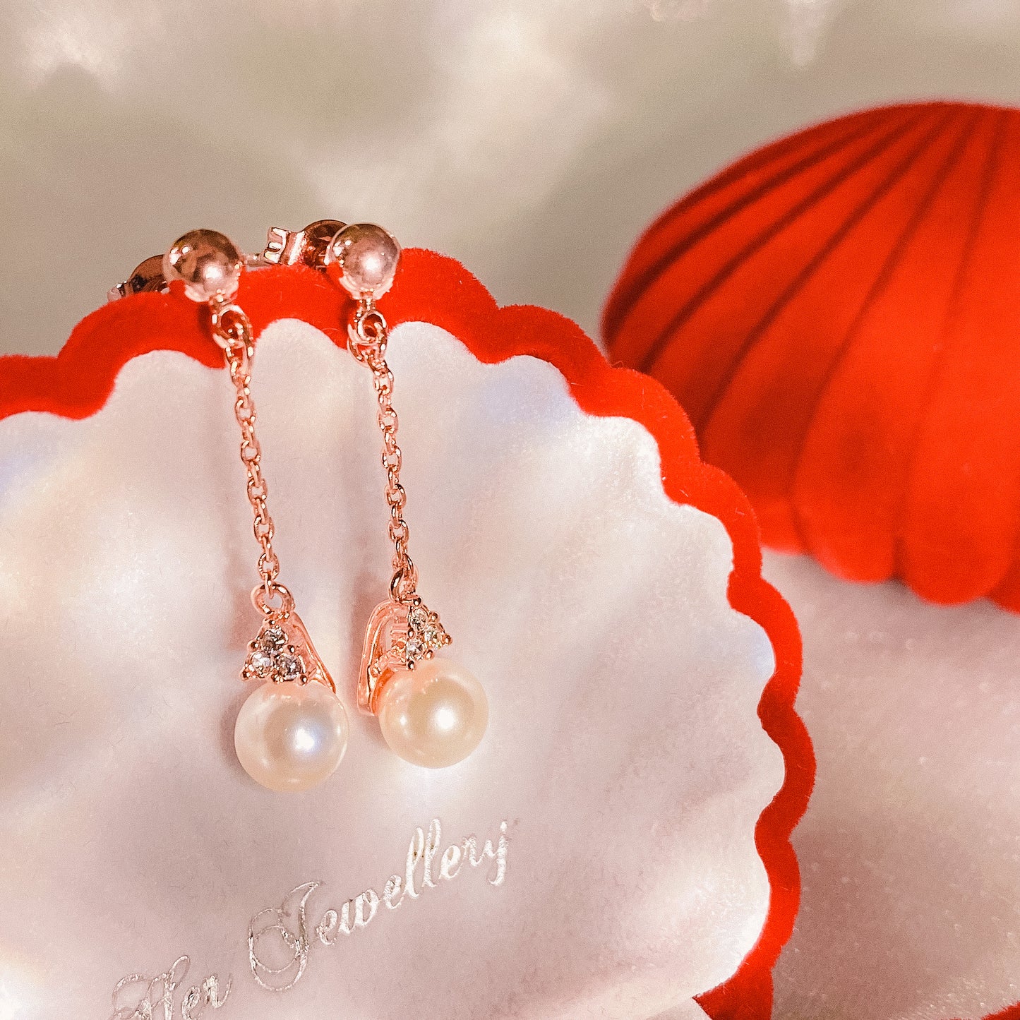Dangling Elegant Pearl Earrings