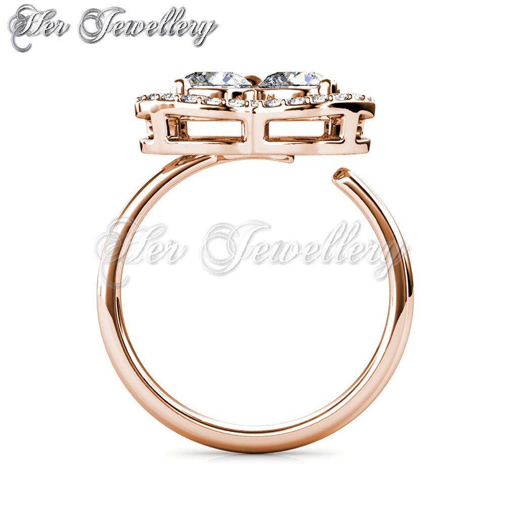 Elegant Clover Ring