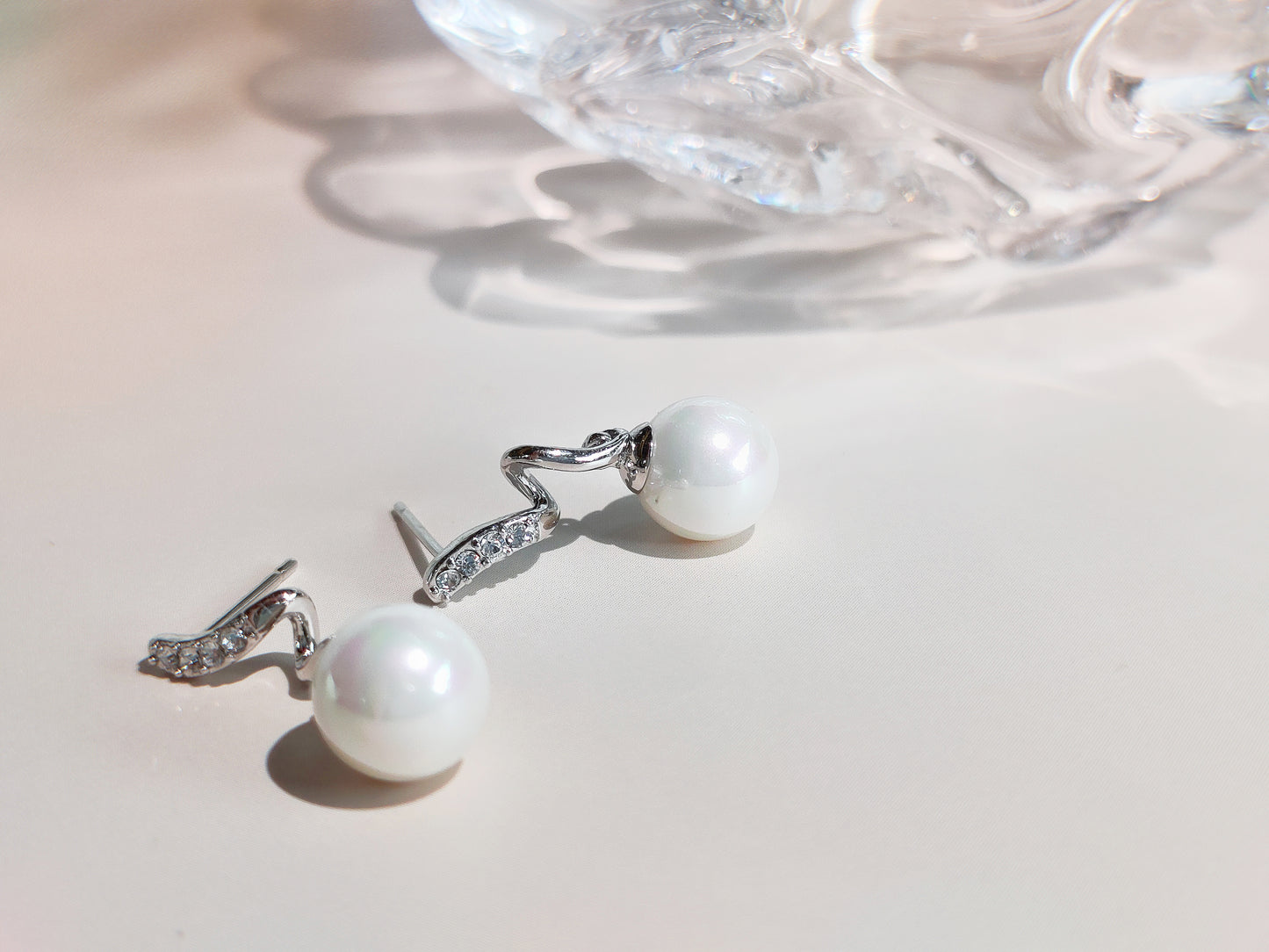 Waver Pearl Earrings