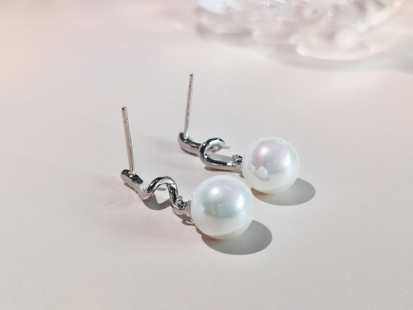 Waver Pearl Earrings
