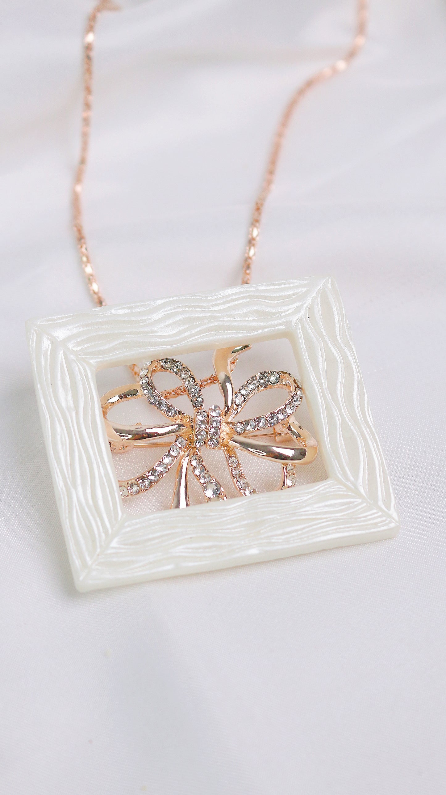 Desirae Pendant cum Brooch
