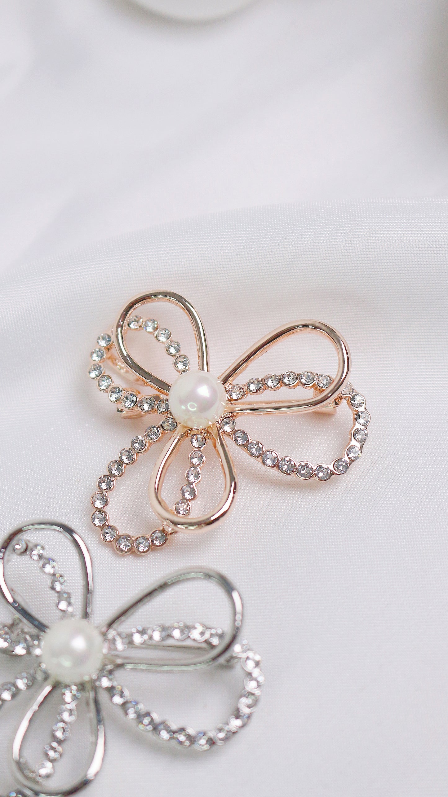 3 Petals Pearl Pendant cum Brooch