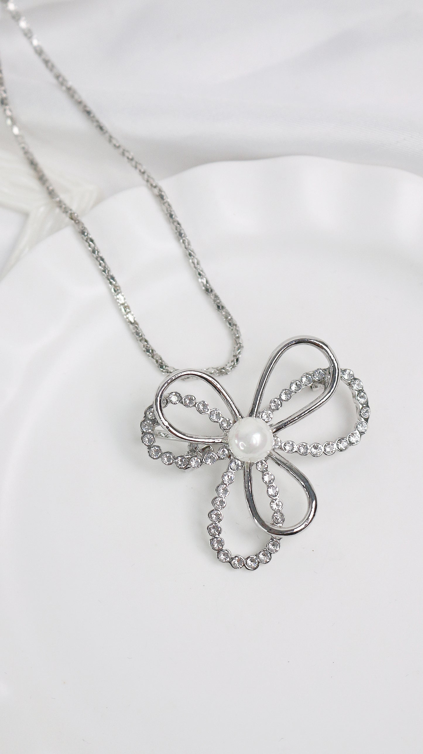 3 Petals Pearl Pendant cum Brooch