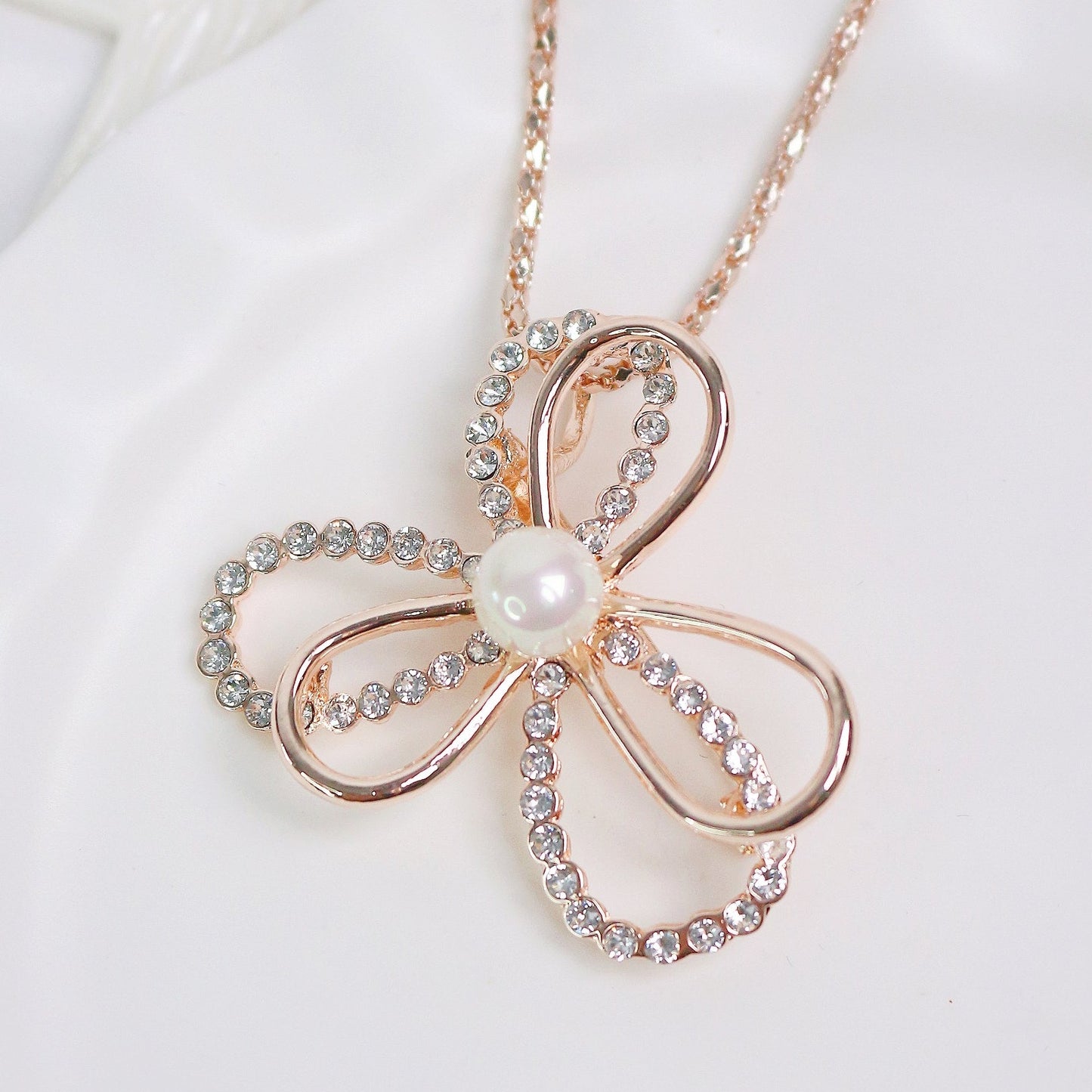 3 Petals Pearl Pendant cum Brooch