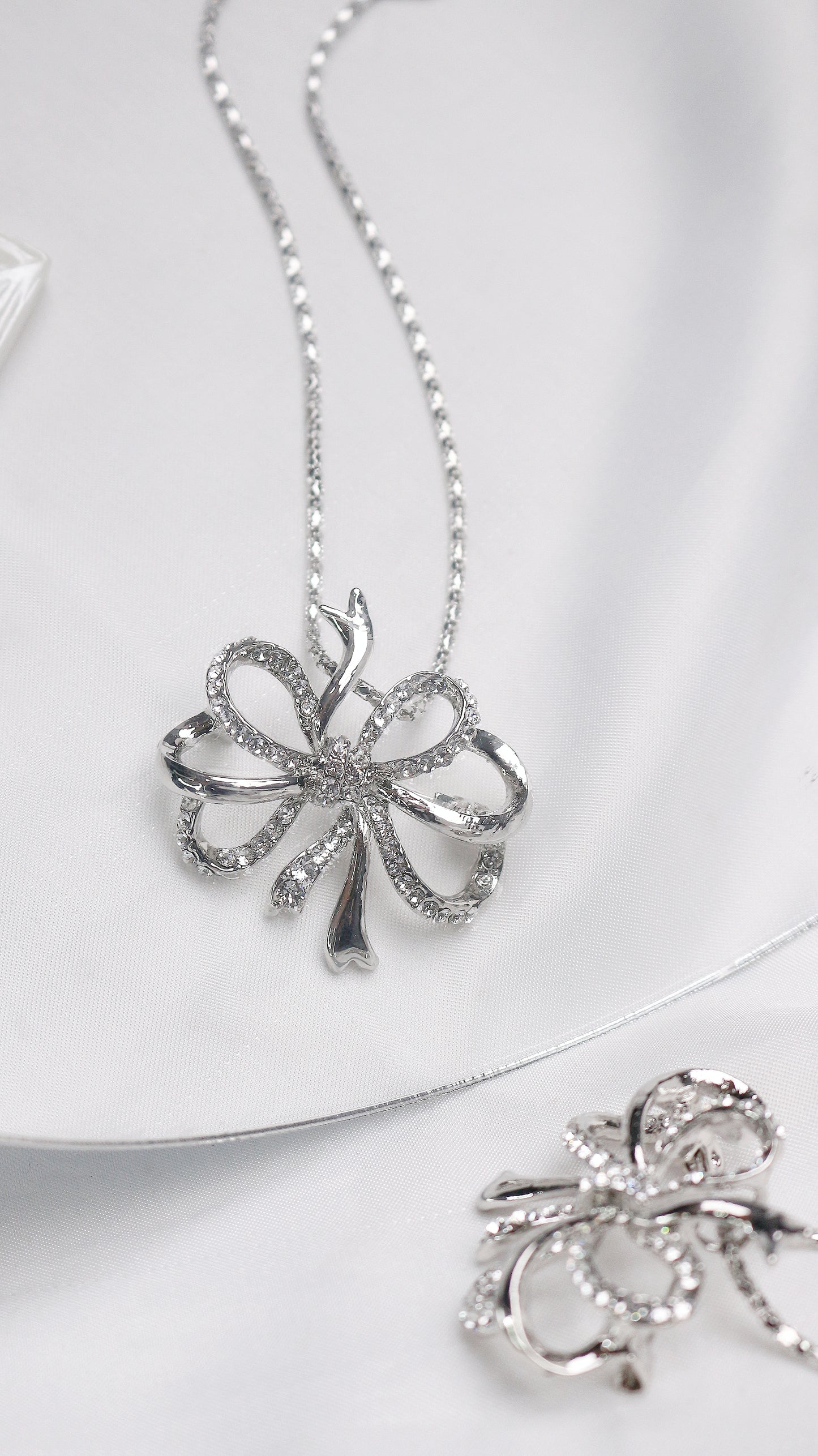 Desirae Pendant cum Brooch