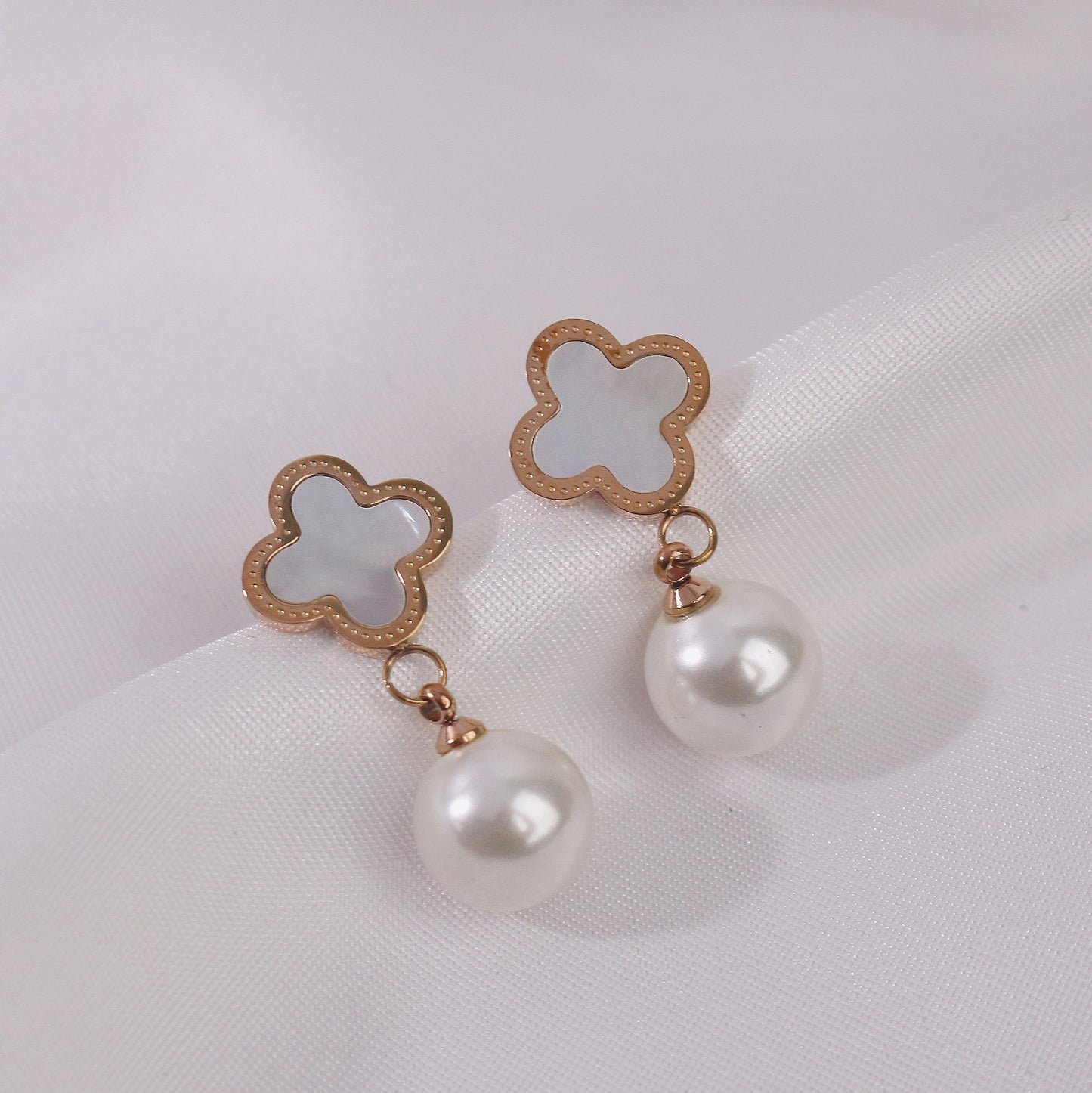 Emily Pearl Earrings