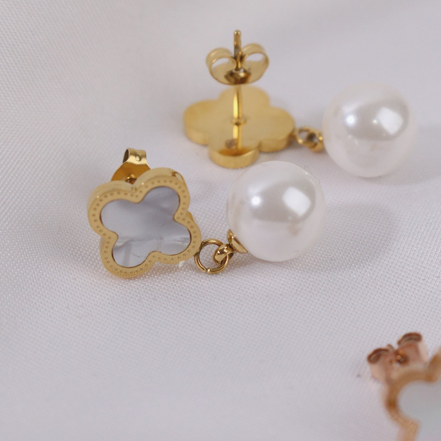 Emily Pearl Earrings