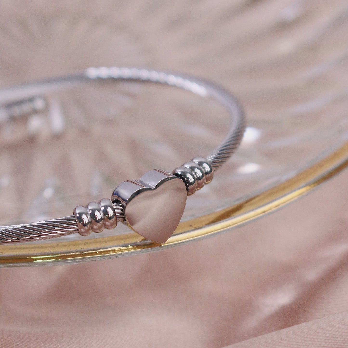 Daphne Heart Bangle