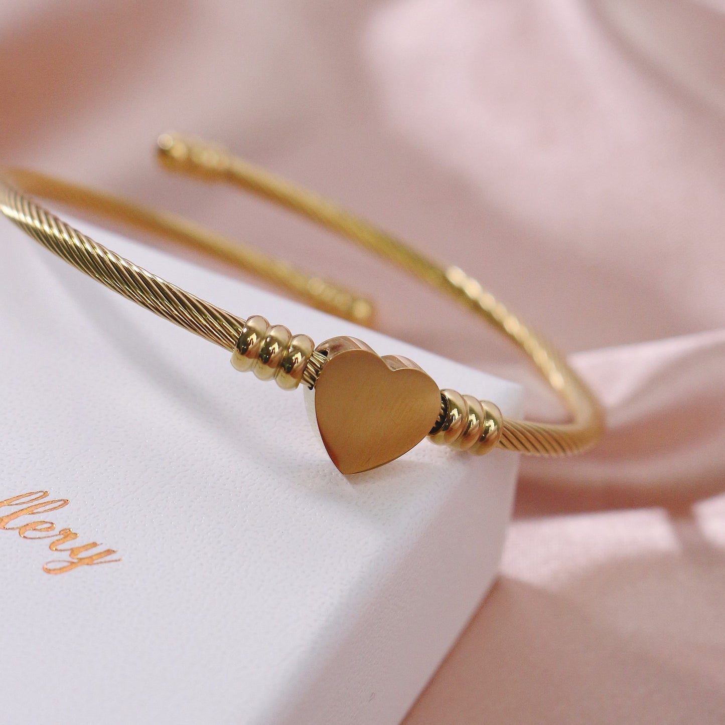 Daphne Heart Bangle