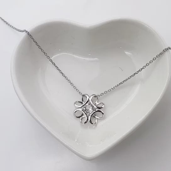 Daffodil deals necklace pendant