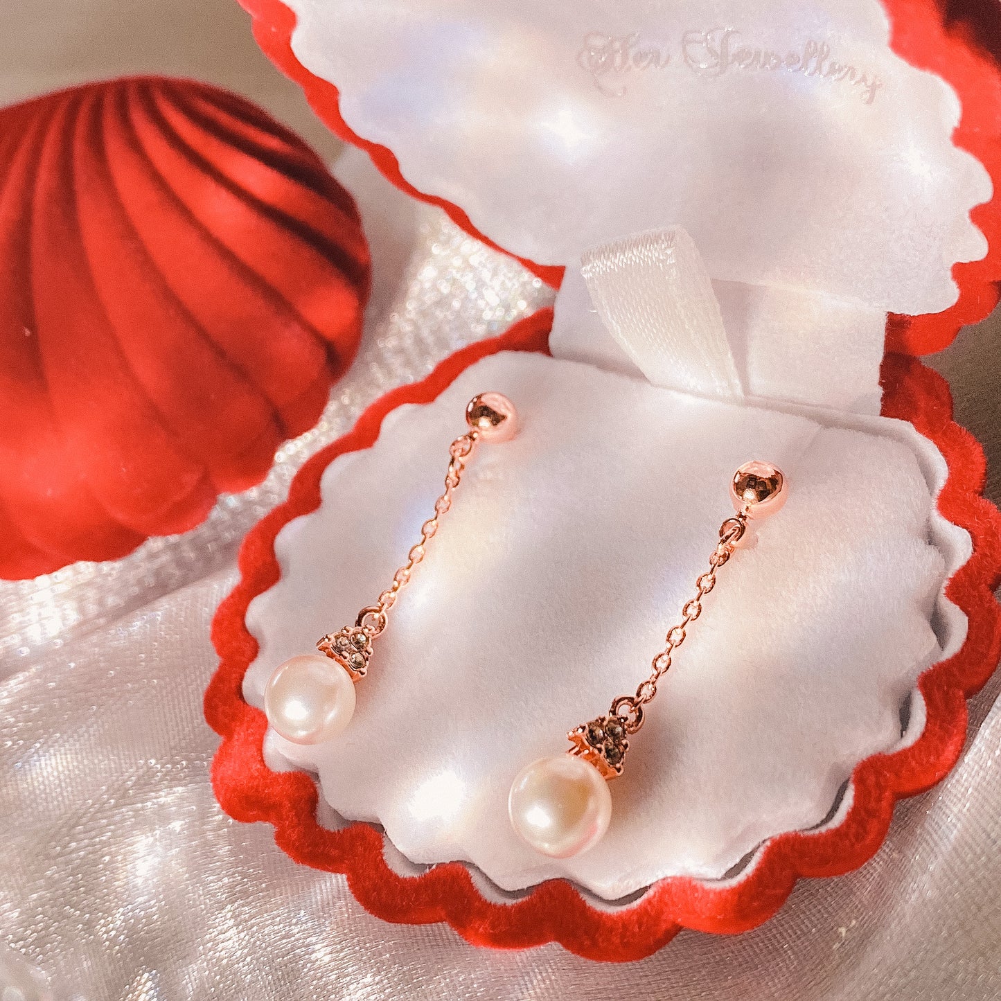 Dangling Elegant Pearl Earrings