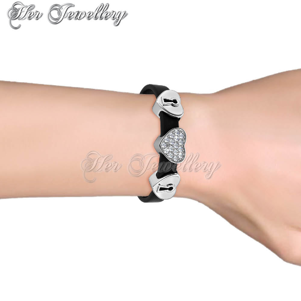 Locking love outlet bracelet