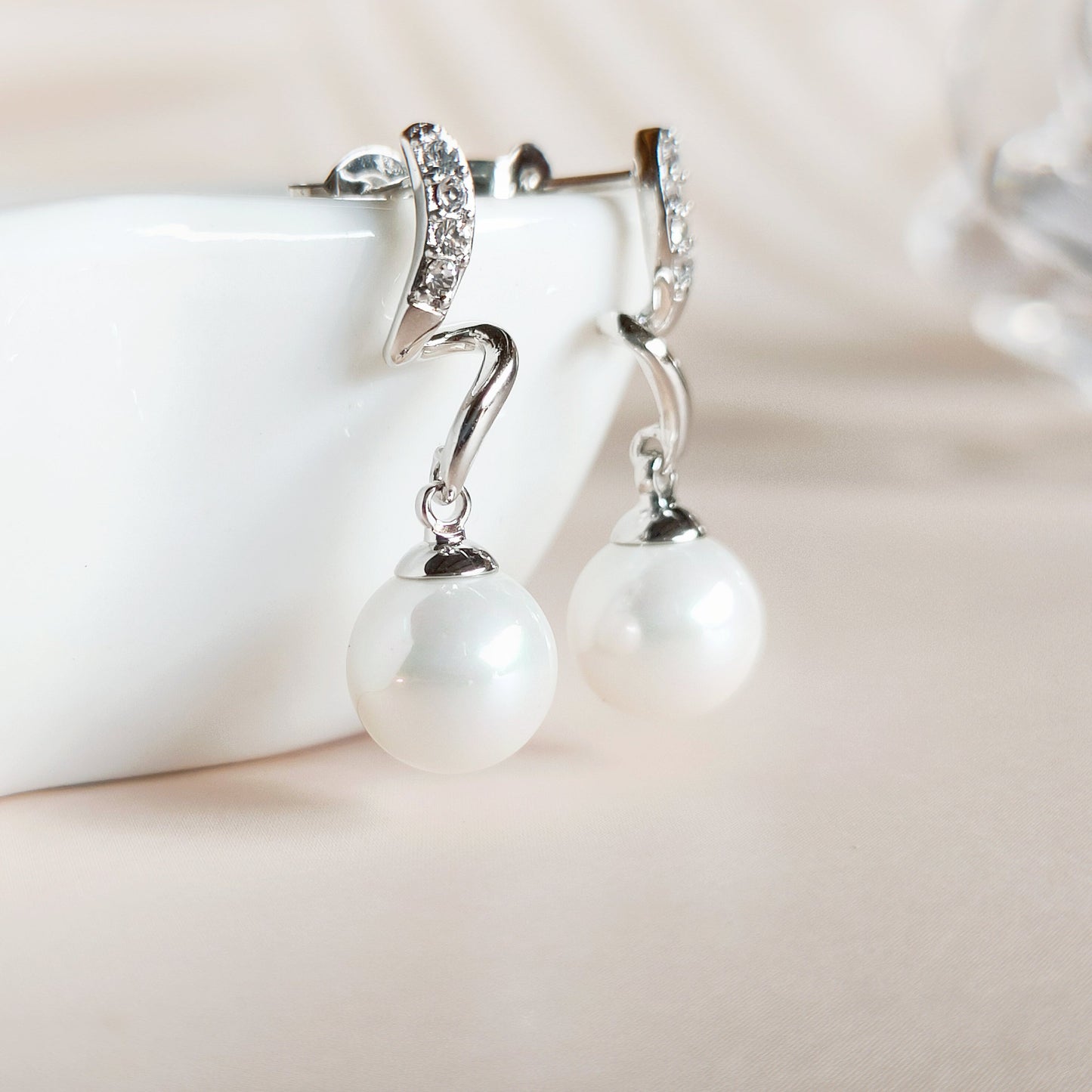 Waver Pearl Earrings